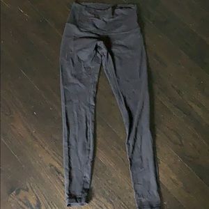 black lululemon yoga pant
